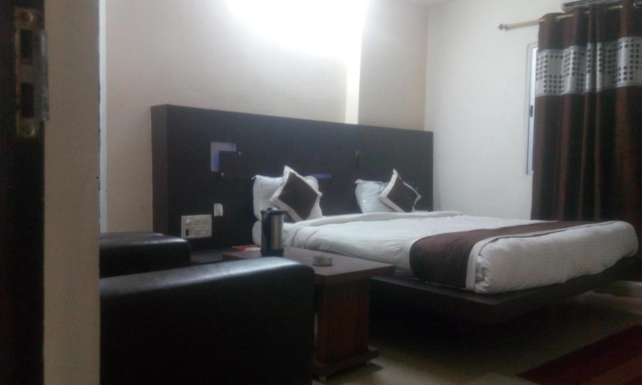 Hotel Priya Palace Ráncsí Kültér fotó