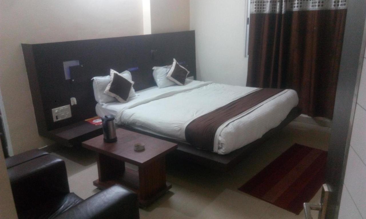 Hotel Priya Palace Ráncsí Kültér fotó