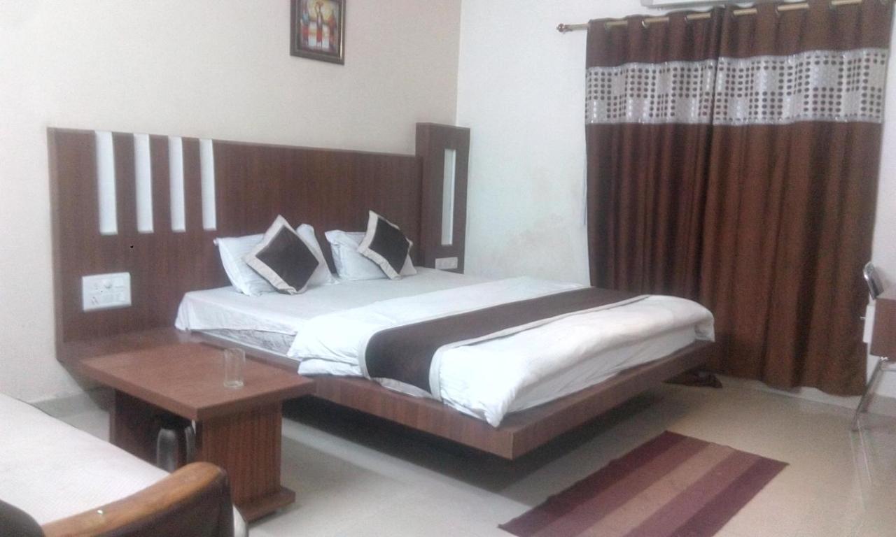 Hotel Priya Palace Ráncsí Kültér fotó
