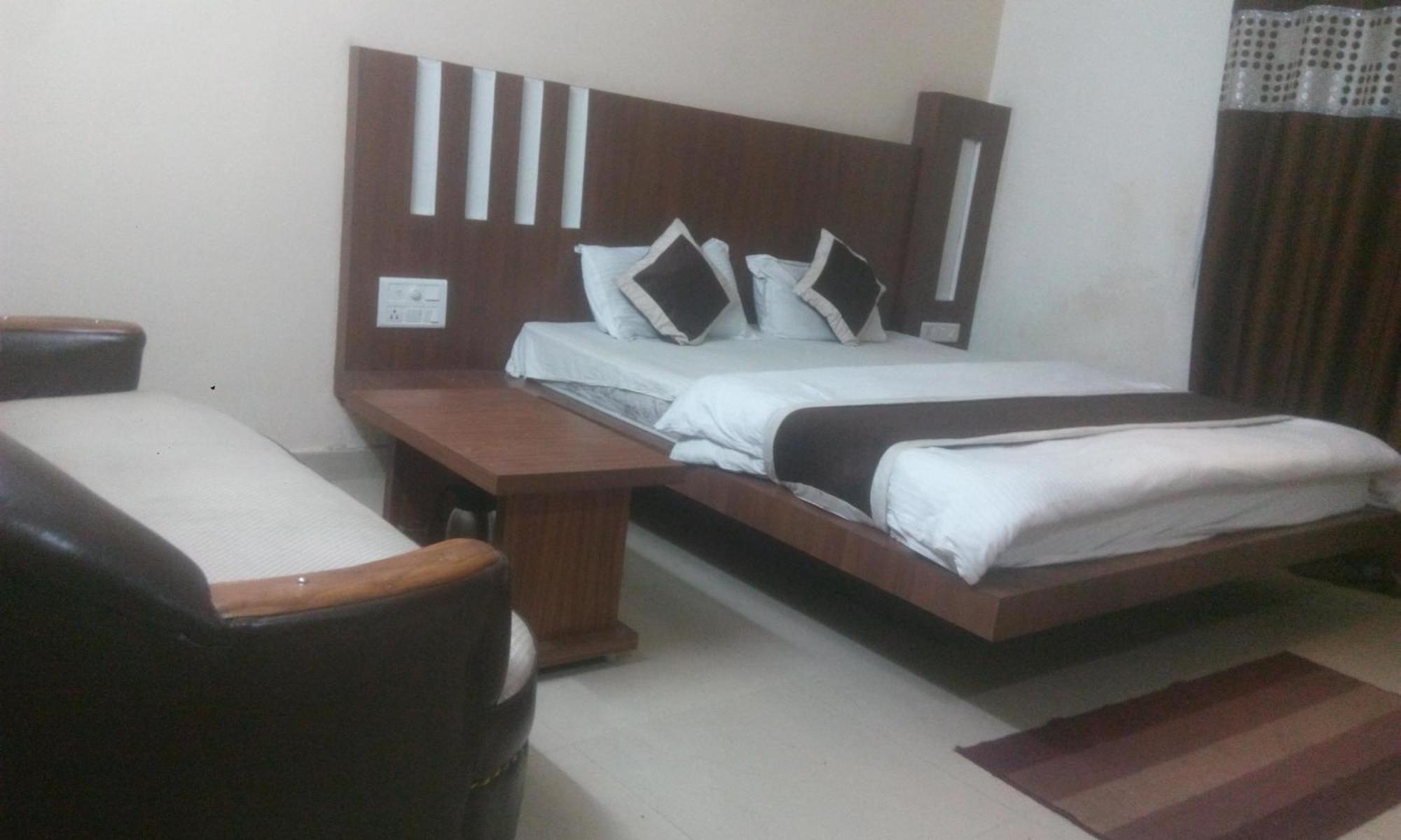 Hotel Priya Palace Ráncsí Kültér fotó