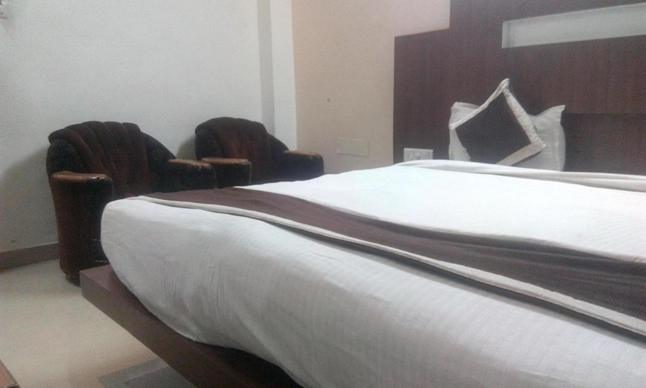 Hotel Priya Palace Ráncsí Kültér fotó